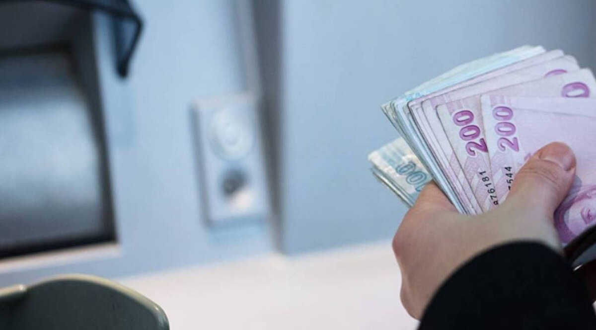 REKOR ANLAŞMA İŞ BANKASI İLE SAĞLANDI<br><br>EGM'nin 21 Ekim'de gerçekleştirdiği promosyon ihalesinde en yüksek teklifi veren iki banka Vakıfbank (90 bin TL) ve Türkiye İş Bankası (88.500 TL) olmuştu. Bankalardan tekliflerini güncellemeleri istendi.