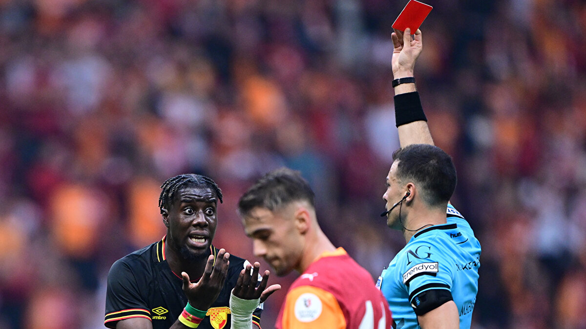 ESKİ HAKEM DEĞERLENDİRDİ<br><br>Kararın ardından pozisyon sosyal medyada gündem oldu. Eski hakem Mark Clattenburg Malcom Bokele'nin ikinci sarı karttan atıldığı pozisyonu Sportz'a yorumladı.