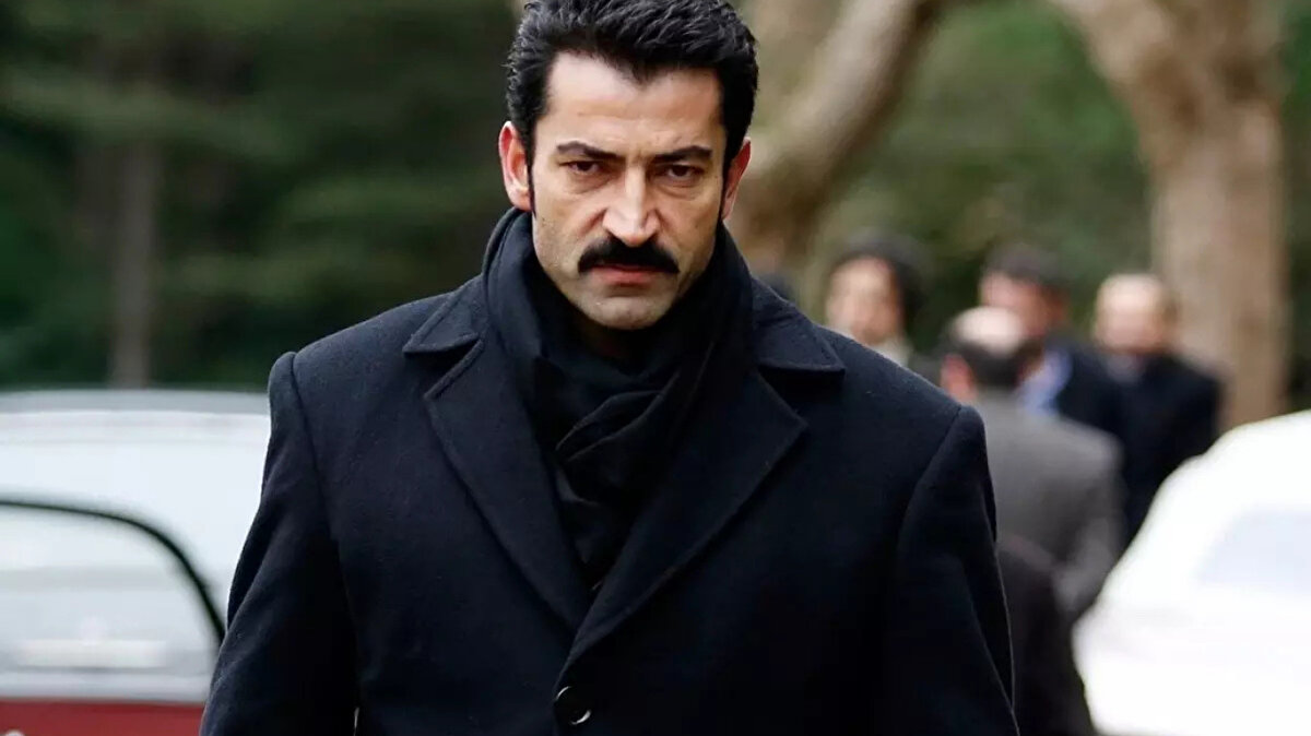 <br>A.B.İ. – Aile Bir İmtihandır<br><br>- Kenan İmirzalıoğlu: Bölüm başı 4.500.000 TL<br>- Afra Saraçoğlu: Bölüm başı 2.500.000 TL<br>- Dizinin ilk bölümü: 35.000.000 TL maliyet<br>