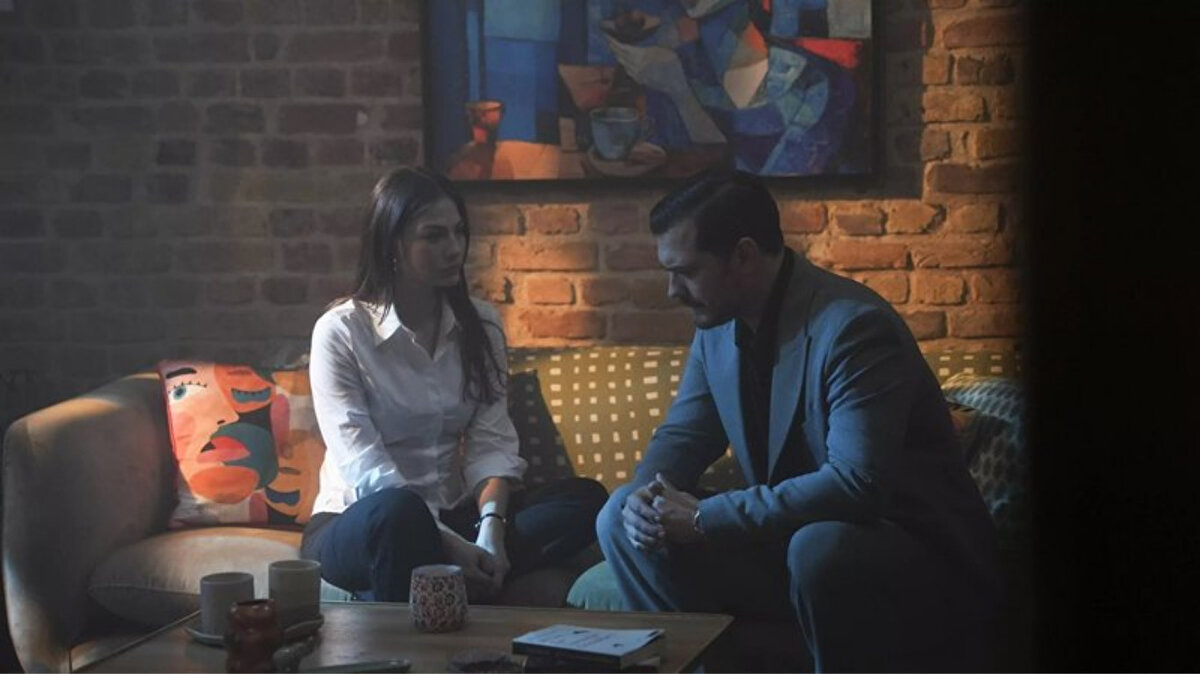 Eşref Rüya<br><br>- Çağatay Ulusoy: Bölüm başı 3.250.000 TL<br>- Demet Özdemir: Bölüm başı 2.000.000 TL<br>- Dizinin bir bölümü: 26.000.000 TL maliyet