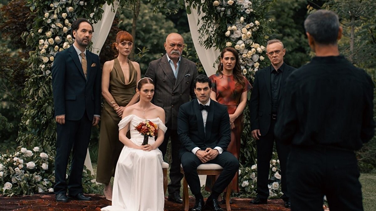 <br>Veliaht<br><br>- Akın Akınözü: Bölüm başı 1.500.000 TL<br>- Serra Arıtürk: Bölüm başı 750.000 TL<br>- Dizinin bir bölümü: 20.000.000 TL maliyet<br>