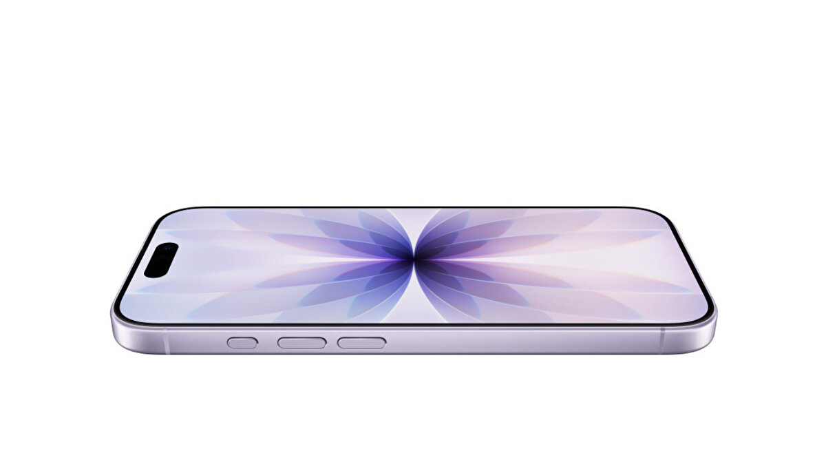 13 milyon adet sipariş verildi<br>Apple'ın bu kapasite artışını garanti altına almak ve gelecekteki taleplere hazırlıklı olmak için önemli bir tedarik hamlesi yaptığı ortaya çıktı. Şirketin, iPhone 18 serisi için RAM tedarikini sağlamlaştırmak amacıyla Samsung'dan LPDDR5X bellek modülleri satın aldığı ve yapay zekâ teknolojilerine olan yüksek talebin arzı etkilememesi için "13 milyon adet LPDDR5X paketinin ön siparişini verdiği" öğrenildi