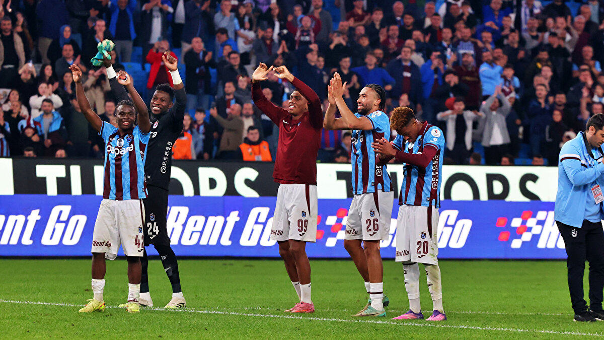 Sezona formda giren ve istikrarını sürdüren bordo mavili takım rakibini Felipe Augusto ve Oulai'nin golleriyle 2-0 mağlup ederek üst üste 4. galibiyetini aldı.