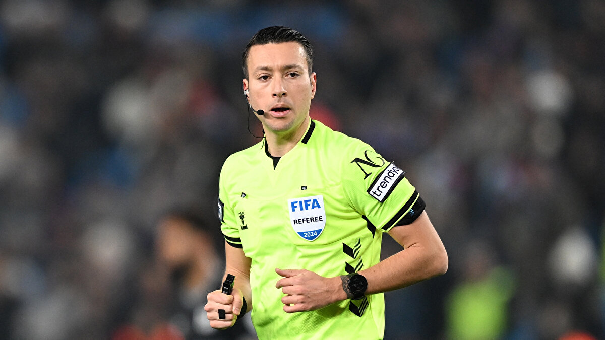 1 nolu yardımcı kaldırdığı ofsayt bayrakları ile dün gece çok yoruldu lakin hepsi doğruydu. Zorbay Küçük başarılıydı. Şu tedirginliğini de üstünden atıp kolay fauller çalmasa daha da iyi olacak."<br>