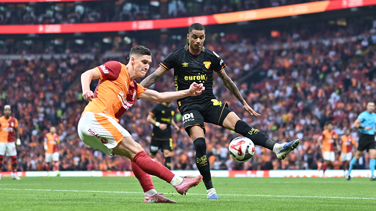 Trendyol Süper Lig'in 10. haftasında Galatasaray, geriye düştüğü maçta Göztepe'yi 3-1 mağlup ederek yenilmezlik serisini 18 maça çıkardı. Sarı kırmızılı ekibe galibiyeti getiren golleri Victor Osimhen, Gabriel Sara ve Mauro Icardi attı.