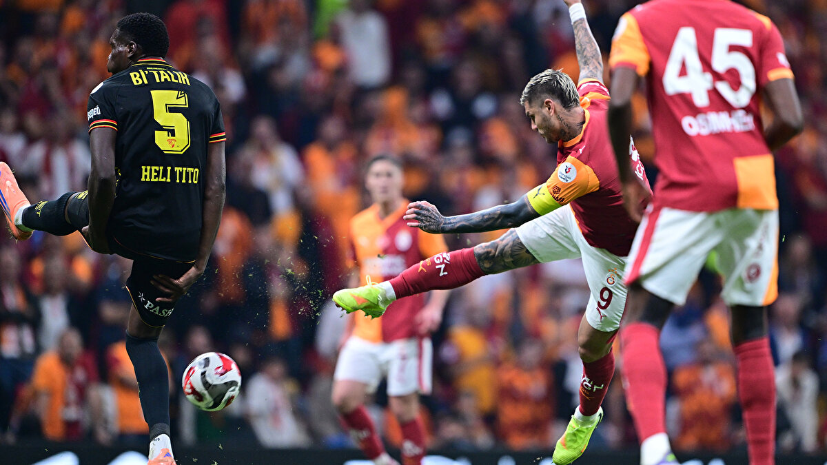 "NET SÖYLÜYORUM"<br><br>"Galatasaray zaten galip gelirdi ama bugün hakem kararıyla kazandı. Net söylüyorum. Bir takımın neredeyse bir devreyi 10 kişi oynamasına neden oluyorsun ve ortada futbolcunun hatası bile yok. Osimhen faul yapıyor, sen Göztepe’yi eksiltiyorsun."