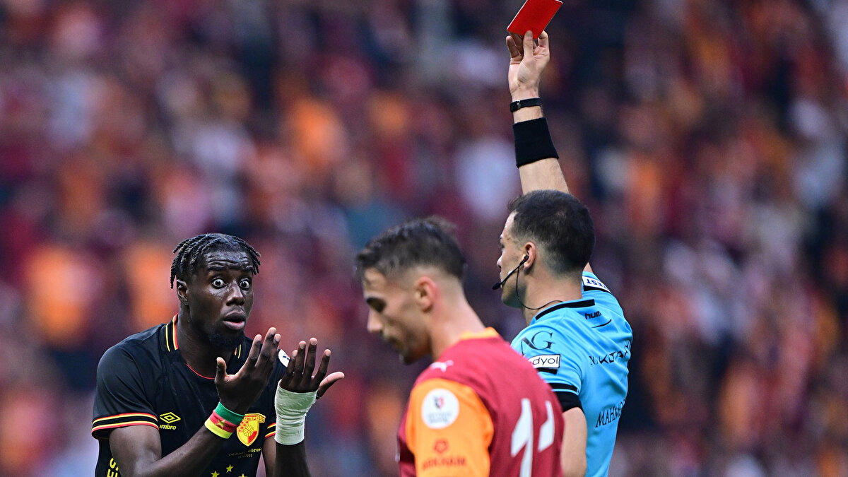 GÖZTEPE'DEN PAYLAŞIM<br><br>Toroğlu, Göztepe’nin maç sonu yaptığı paylaşımın ardından, "VAR protokolü gereği ikinci sarıya müdahale edemiyor ama Göztepe bu pozisyonda biçildi, bu paylaşımda haklılar" dedi.<br>