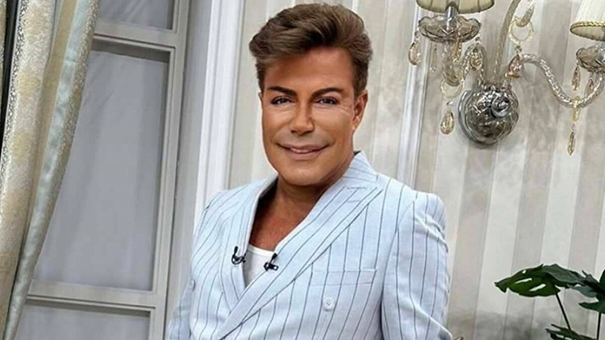 Fatih Ürek son durumu hakkında endişeli bekleyiş sürerken, sosyal medyada ortaya atılan bir iddia sevenlerini korkuttu. İddiaya göre, durumu kötüleşen ve değerleri düşen Fatih Ürek'in yakınlarının hastaneye çağrılmaya başlandığı öne sürüldü. Bu iddia, "Fatih Ürek öldü" şeklinde asılsız söylentilerin de yayılmasına neden oldu.