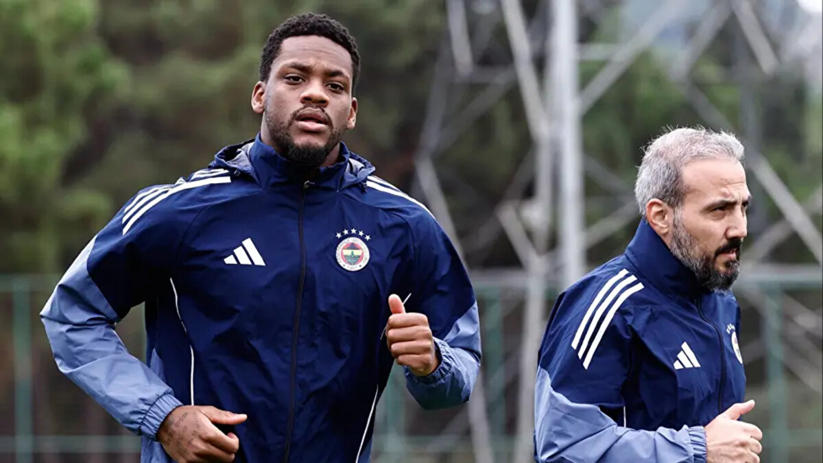 DERBİDE İLK 11<br><br>Teknik direktör Domenico Tedesco'nun, Kolombiyalı yıldızı Beşiktaş derbisinde ilk 11'de oynatmayı planladığı öğrenildi.<br><br>