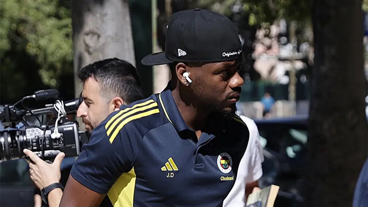 Süper Lig'de pazartesi günü Gaziantep FK deplasmanına gidecek Fenerbahçe, 2 Kasım pazar günü ise Beşiktaş ile deplasmanda karşı karşıya gelecek.