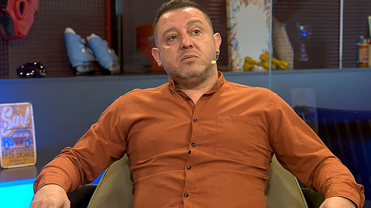 Barış Alper'de düşüş var<br><br>Kahveci, Galatasaray’ın rahat bir galibiyet aldığını belirtirken, "Galatasaray rahat kazandı, zorlanmadı. 11'e 11 bir maç olsun isterdim. Galatasaray, golü yediğinde stres yapmıyor. Eksiklerine rağmen kazanırım diyor. Sallai, Cafu performansı verdi. Her golün içinde vardı. Barış Alper'de düşüş var." dedi.