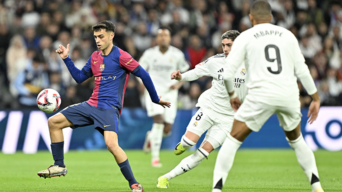 Zirveyi yakından ilgilendiren karşılaşmada gözler yıldız oyuncularda olacak.