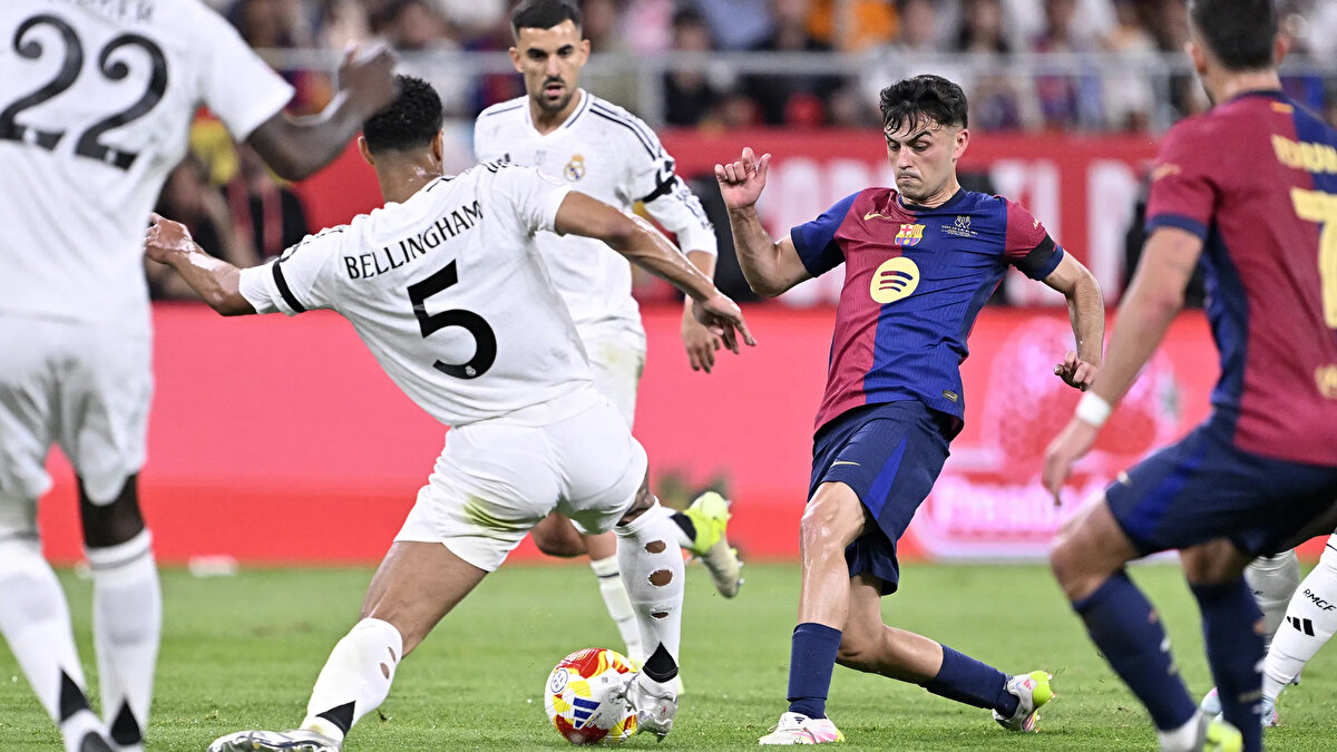 Lider Real Madrid 24 puanda lider, Barcelona ise 22 puanla ikinci sırada yer alıyor.