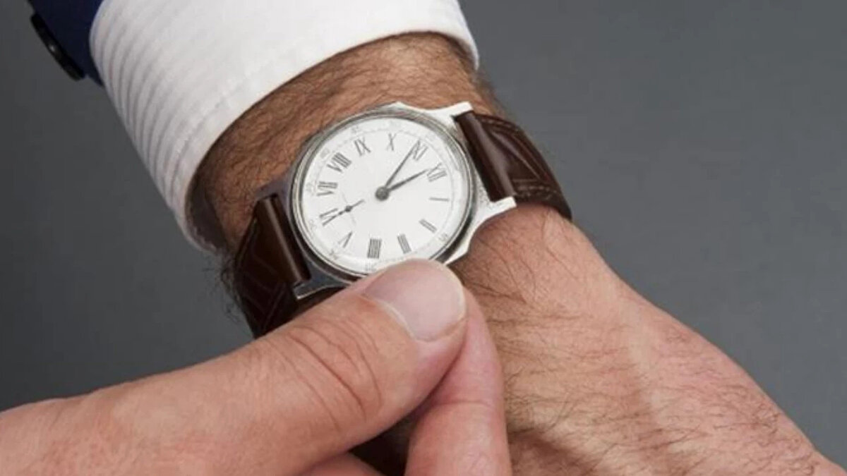 Türkiye neden yaz saati uygulamasını kalıcı hale getirdi?<br><br>Türkiye, gün ışığından daha uzun süre yararlanmak ve enerji verimliliğini artırmak amacıyla yaz saati uygulamasını kalıcı hale getirdi. Bu sayede ülke genelinde mesai saatleri gün ışığıyla daha uyumlu hale geldi ve enerji tüketiminde tasarruf sağlandı.