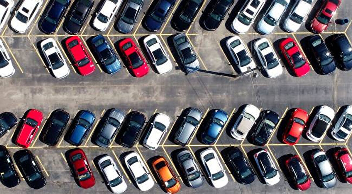 Uygun Fiyatlı Diğer Modeller (Ekim 2025)<br><br>Fiat Egea'nın ardından gelen en uygun fiyatlı modeller ise genellikle 1 milyon 100 bin TL seviyesinden başlıyor. İşte piyasadaki diğer bazı uygun fiyatlı seçenekler:<br><br>Hyundai i10: 1 milyon 148 bin TL<br><br>KIA Picanto: 1 milyon 245 bin TL<br><br>Citroen Elektrikli e-C3: 1 milyon 375 bin TL<br><br>Opel Corsa 1.2 manuel: 1 milyon 376 bin TL<br><br>Dacia Sandero Stepway: 1 milyon 420 bin TL<br><br>Suzuki Swift: 1 milyon 525 bin TL<br><br>Renault Clio evolution 1.0 TCe X-Tronic: 1 milyon 536 bin TL