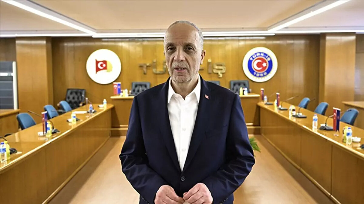 TÜRK-İŞ Genel Başkanı Ergün Atalay, 25 Aralık 2024’te yaptığı açıklamada, mevcut komisyon yapısını eleştirerek şunları söylemişti:<br><br>“Adil olmayan bir komisyonda maalesef 50 yıl durduk. Bu saatten sonra adil bir düzenleme yapılmadığı sürece TÜRK-İŞ olarak Asgari Ücret Tespit Komisyonu’na katılmayacağız.”