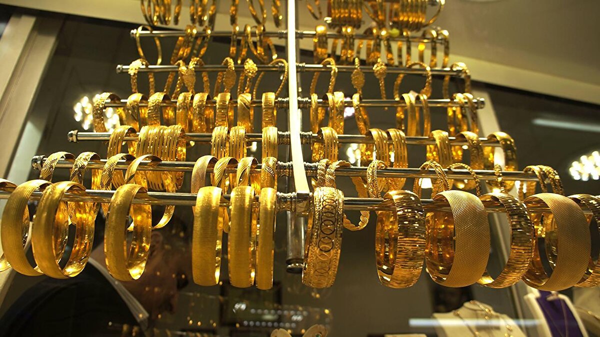 İslam Memiş'ten yatırımcılara uyarı<br><br>'Panik yapmayın' uyarısında bulunan İslam Memiş, "Bu fiyatların gerilemesi lazım. Bugüne baktığımız zaman yine panik yapmayan, alım yapmayan yatırımcısı yine kazanmış oldu." ifadelerini kullandı