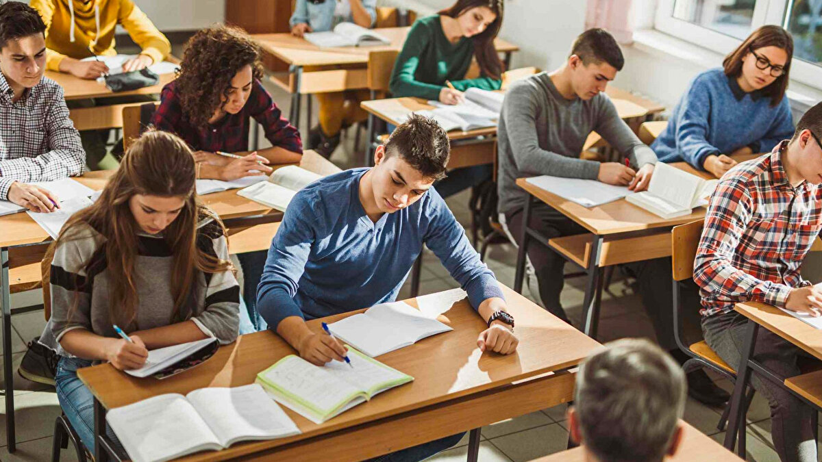 Arapça, sadece bir dil değil, aynı zamanda felsefi bir bakış açısı sunar; öyle ki "öğrenmek" fiilinin bile Teessüf, Tefekkür ve Tecessüs gibi beş farklı duygusal karşılığı bulunur.