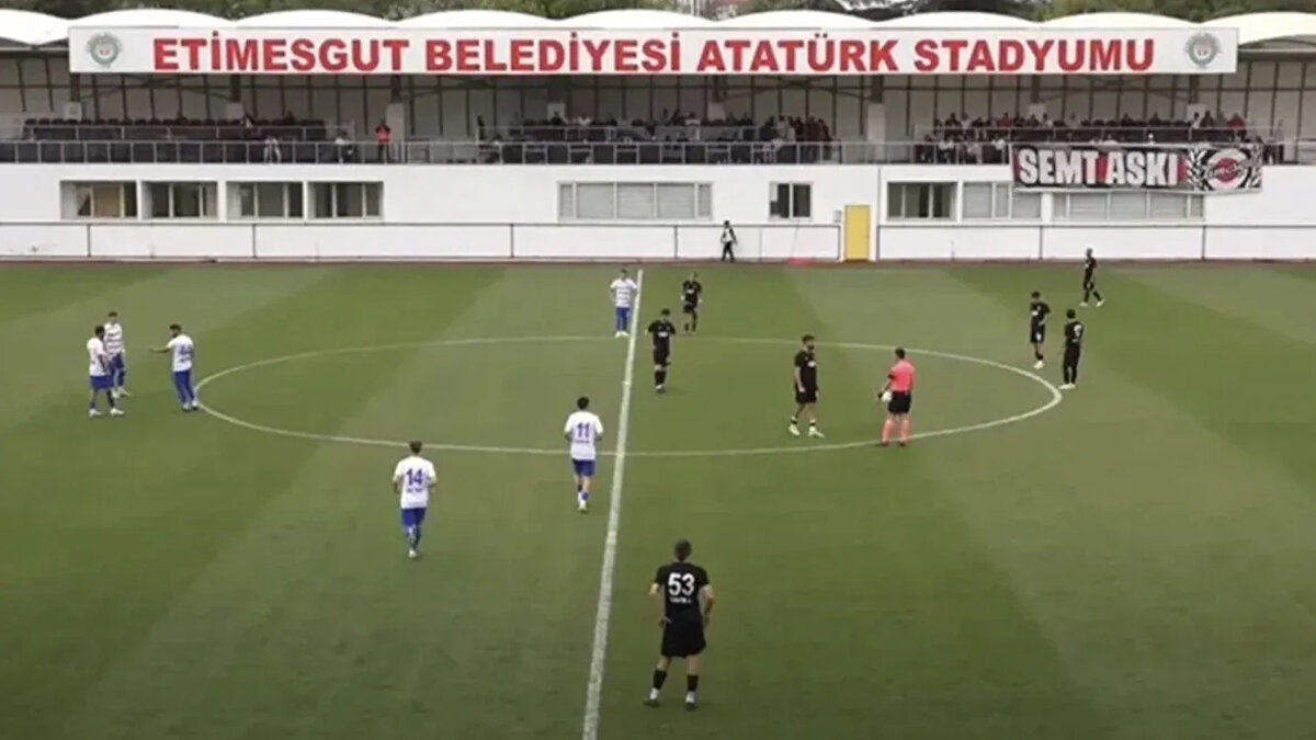 YÜKSEK ORANDA BAHİS OYNANDI<br><br>Tahir Kum, 1,5 yıl önce TFF 2. Lig’de oynanan Ankaraspor - Nazillispor karşılaşmasının bu olayın başlangıcı olduğunu belirtti.<br><br>0-0 biten müsabakaya yüksek oranda bahis oynandığını belirten Kum, "Bu olayın başlangıcı, Ankaraspor-Nazillispor arasında oynanan karşılaşmayla, bu karşılaşmaya yüksek oranda bahis oynanmasıyla başladı" dedi.