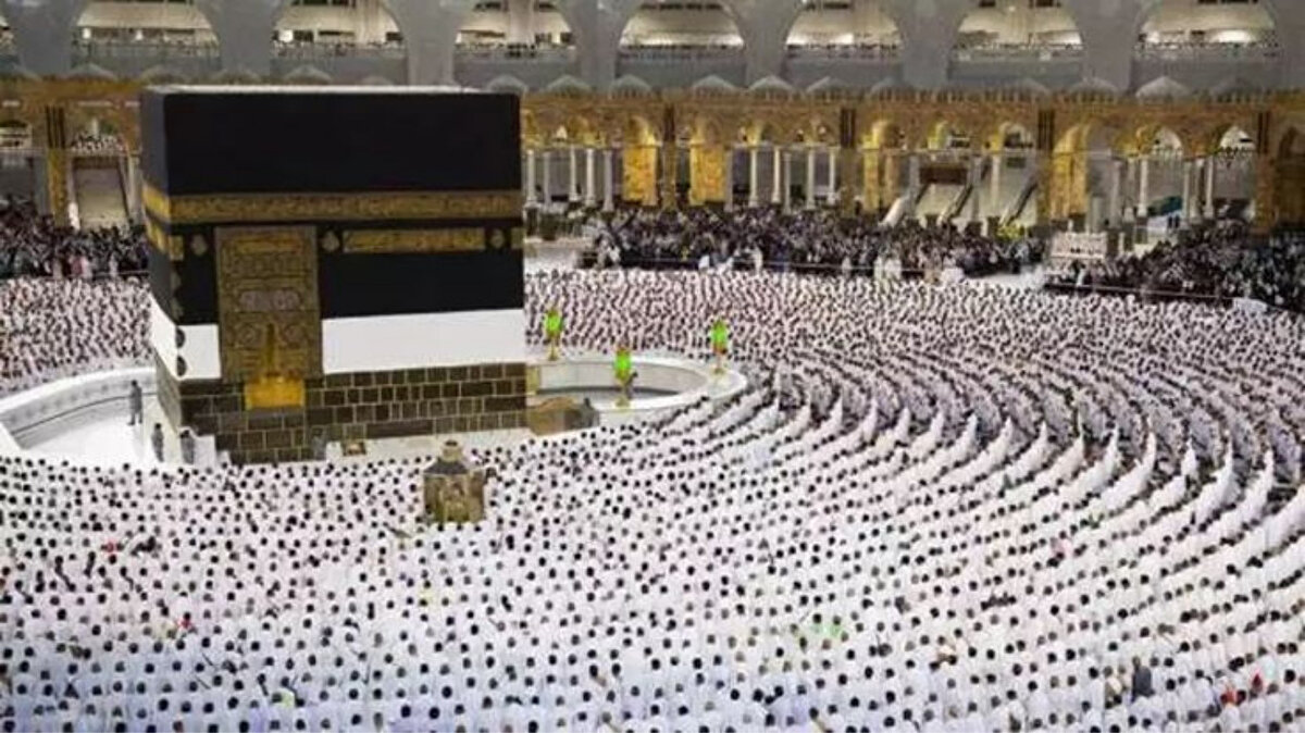 Gözler hac kurasındaydı<br><br>Tüm kayıt işlemlerinin ardından gözler 2026 hac sezonundan önce yapılacak kuralara çevrildi. 