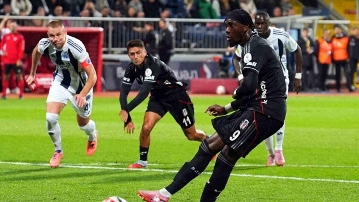 ABRAHAM DEĞERLENDİREMEDİ<br><br>Beşiktaş'ın golcü isi Tammy Abraham takımının kazandığı penaltı vuruşundan yararlanamadı.