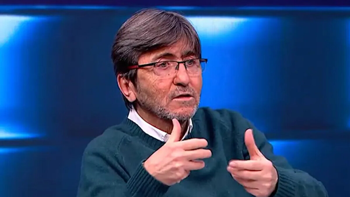 Osimhen'e ayrı parantez açan Rıdvan Dilmen, "Fenerbahçe’ye 'Tadic’le, Dzeko’yla nasıl şampiyon olmaz?' diyorsunuz ama diğer taraftan, uzaydan başka bir adam geliyor Osimhen diye. Hakikaten dünya futbolunda çok özel bir hedef santrfor." ifadelerini kullandı.<br><br>