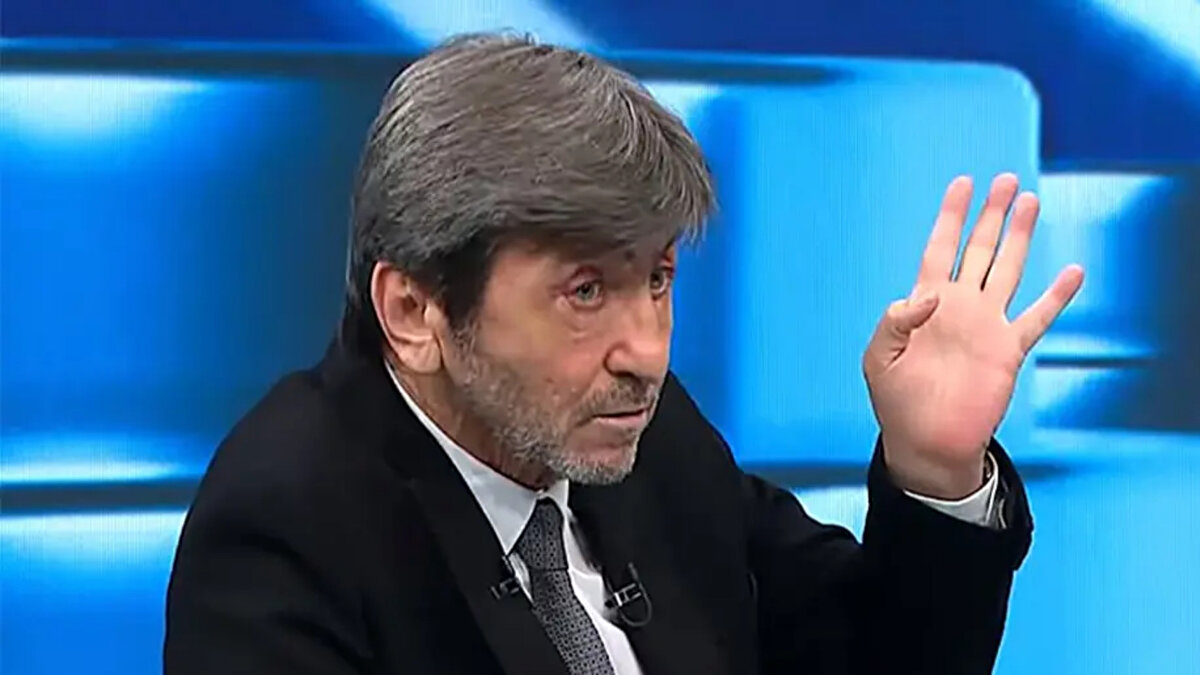 Okan Buruk'un kadro tercihlerine değinen Rıdvan Dilmen, "Okan Buruk'ta büyük sürprizler olmuyor, hatta küçük sürprizler de olmuyor. Bugün herhalde ligimizde medyanın hiç yanılmadığı takım Galatasaray'dır. 'Böyle çıkar' dediler, böyle çıktı. Savunmayı ve ön tarafı Bodo maçından sonra bozmadı, sadece zaruretten Torreira’yı değiştirmek zorunda kaldı." dedi.<br><br>