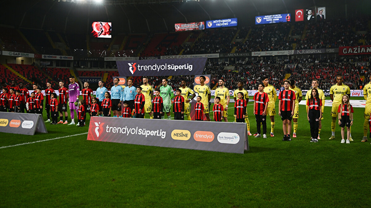 Fenerbahçe, Trendyol Süper Lig'in 10. haftasında Gaziantep FK ile deplasmanda karşı karşıya geldi.