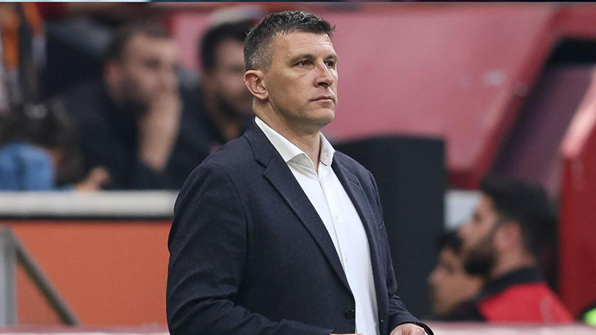 Kayserispor Sportif Direktörü Muhammed Türkmen'in Marko Salatovic'i aradığını belirten 48 yaşındaki teknik direktör, "Marko benimle olacak. O benim adamım. Ya da gitmeyi seçerse, onu destekleyeceğim. Bununla bir sorunum yok. Şu anda burada benimle çok rahat." şeklinde konuştu.<br><br>