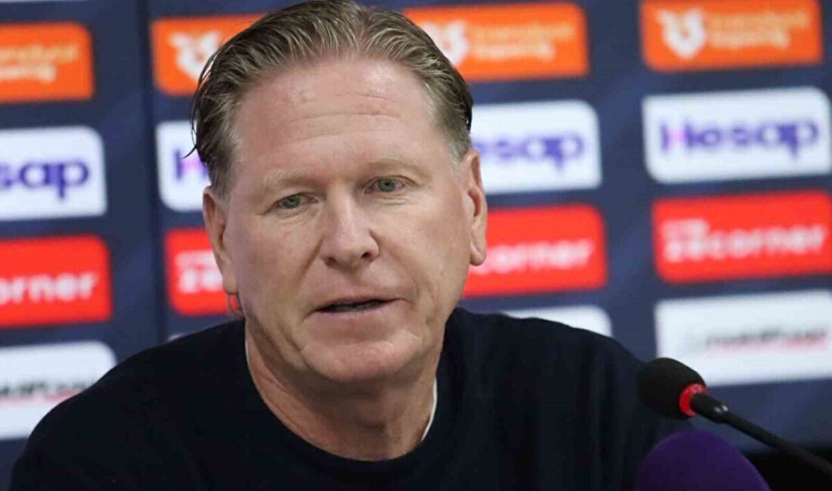 Alman teknik adamla çıktığı 8 maçta galibiyet alamayan Süper Lig temsilcisinde, Gisdol'un görevine yaklaşık 3 hafta önce son verilmişti.