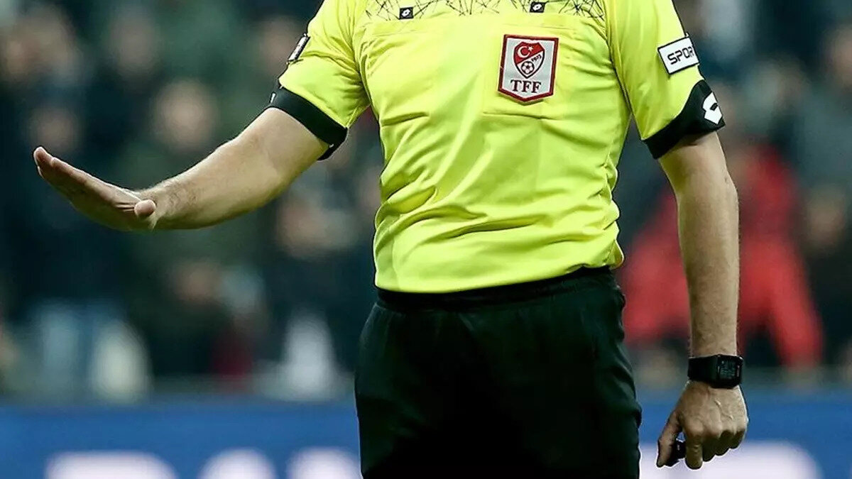 TFF Açıkladı: Hangi Hakemler Bahis Oynuyor?<br><br>İsimler açıklanmasa da, TFF Başkanı hangi seviyede kaç hakemin bahis oynadığını duyurdu. Aktif olarak bahis oynadığı tespit edilen 152 hakemin klasmanlara göre dağılımı şu şekilde:<br><br>Üst Klasman Hakemi: 7<br><br>Üst Klasman Yardımcı Hakemi: 15<br><br>Klasman Hakemi: 36<br><br>Klasman Yardımcı Hakemi: 94