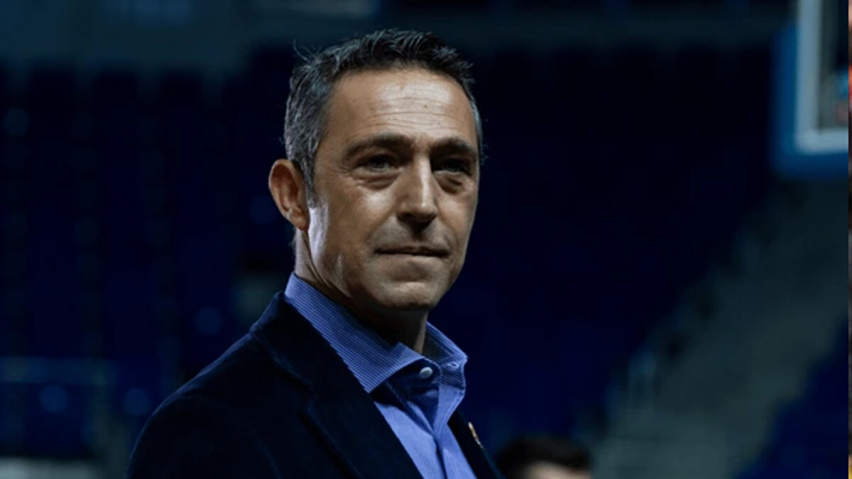 Estadio Deportivo'dan Oscar Murillo'nun haberine göre La Liga ekibi Sevilla’da Del Nido ailesi arasında yaşanan yönetim krizi, kulübün el değiştirme ihtimalini gündeme getirdi.