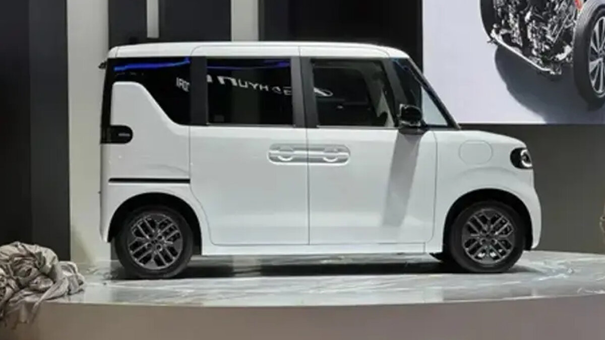 Teknik tablo: Batarya, menzil, şarj<br>Racco’nun yaklaşık 20 kWh bataryası WLTC’de 180 km civarı menzil hedefliyor; bu rakam günlük şehir kullanımını ekonomik kılıyor. Isı pompalı klima soğuk havalarda verim kaybını sınırlamaya yardımcı oluyor. 100 kW DC hızlı şarj desteği kısa molalarda hızlı toparlanma vaat ediyor.