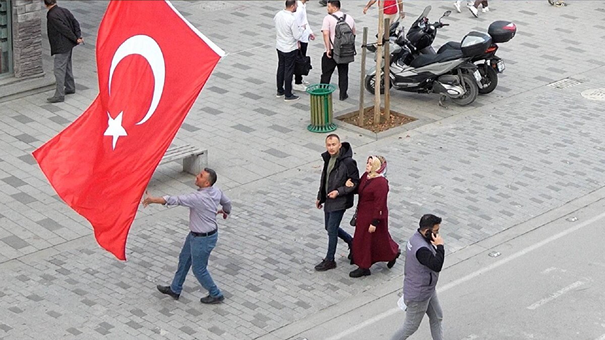 Çekimlerin ardından görüşleri sorulan vatandaşlar, duygusal anlar yaşadı.<br><br>Sosyal deney, belediyenin sosyal medya hesaplarından da paylaşıldı.
