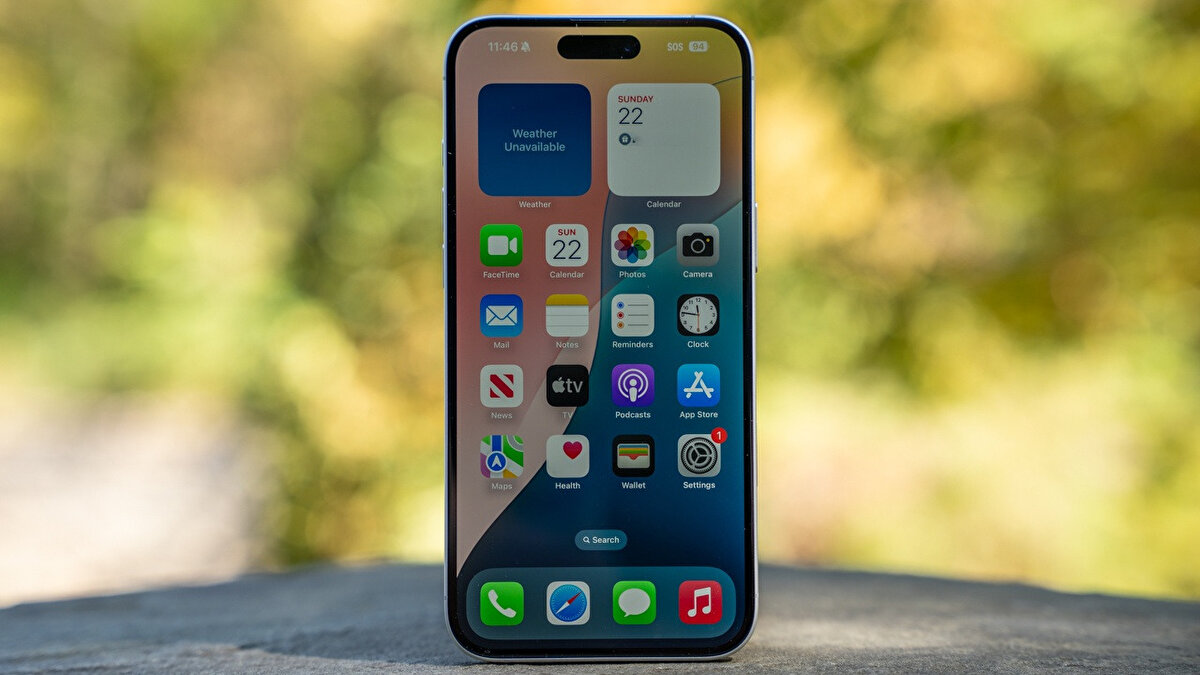 Güvenli ve REAL ID Uyumlu<br><br>Apple, yeni dijital kimlik özelliğinin en üst düzeyde güvenlik ve gizlilik standartlarına sahip olduğunu vurguladı. ABD'nin REAL ID standartlarına tam uyumlu olarak tasarlanan sistem, kullanıcıların kişisel verilerini güvende tutmayı hedefliyor.<br><br>Bu yeni dijital pasaport sayesinde kullanıcılar, fiziksel bir belgeye ihtiyaç duymadan kimliklerini doğrulayabilecek.