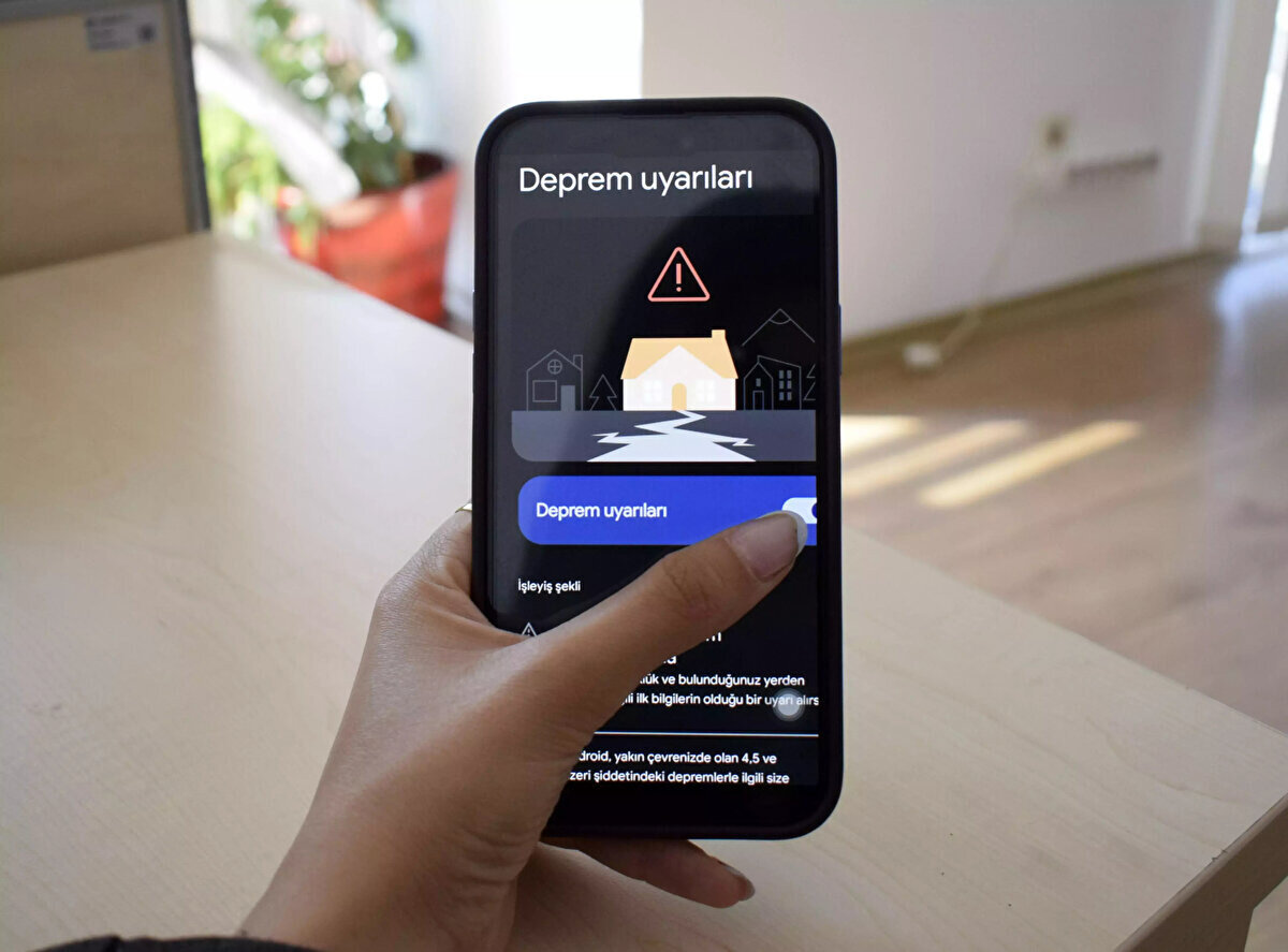 Android deprem uyarı sistemi nasıl açılır?<br><br>Android telefonunuzun deprem uyarı sistemini açmak için Ayarlar bölümüne gidin. Arama alanından “Konum” sekmesine girin.<br>Açılan ekranda “Gelişmiş” sonrasında “Deprem Uyarıları” ekranına basın. Eğer açık ise deprem uyarıları kullanıma açık anlamına gelir. Aktif değilse bu ekran aracılığıyla aktif hale getirebilirsiniz.