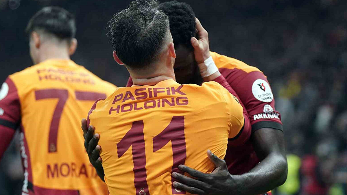 GALATASARAY'IN DERBİDEKİ MUHTEMEL 11'İ<br><br>Uğurcan, Sallai, Singo, Abdülkerim, Eren, Torreira, Lemina, Sara, Barış, Sane, Osimhen.