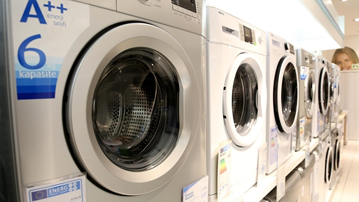 BloombergHT’nin haberine göre, ihracatta ise son 3 yıldır devam eden düşüş trendi bu dönemde de sürdü. Geçen yıla kıyasla yüzde 8 oranında gerileme yaşandı.