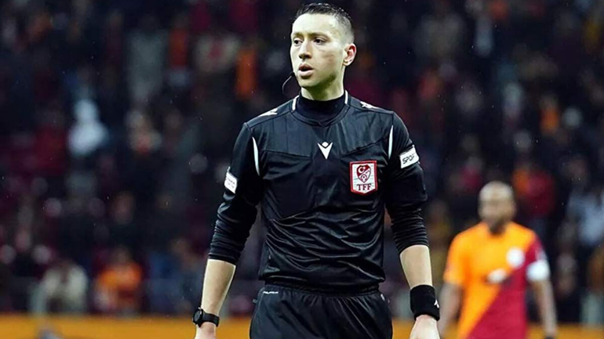 Süper Lig'deki hakemlik kariyerine 2017-2018 sezonunda oynanan Trabzonspor-Kardemir Karabükspor maçı ile başladı.