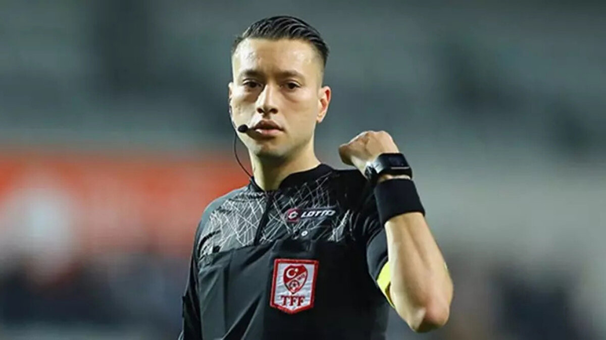 30 yaşındaki Zorbay Küçük 2021 yılında FIFA kokartı aldı. Ancak Zorbay Küçük, önce 8-11 Mayıs tarihleri arasında Nyon'da yapılan testleri ve kural sınavını geçemedi, son olarak tekrarlanan telafi sınavında da başarısız olunca, UEFA'nın ocak ayına kadar düzenlenecek organizasyonlarında görev alma hakkını kaybetti.