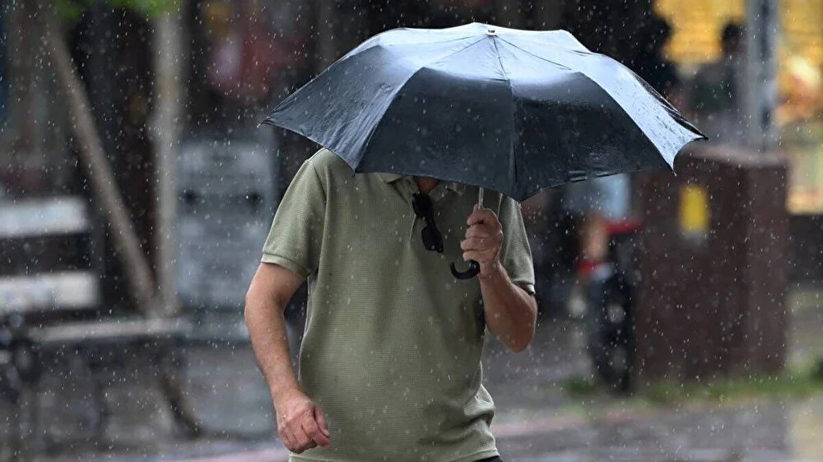 Ege<br>Bölge genelinde aralıklı sağanak ve gök gürültülü sağanak yağış etkili olacak.<br><br>Muğla çevrelerinde yağışın yer yer kuvvetli olacağı tahmin ediliyor.<br><br>İç kesimlerde güneybatıdan kuvvetli rüzgar bekleniyor.<br><br>İzmir 23°C, Muğla 17°C, Denizli 26°C, Afyonkarahisar 21°C