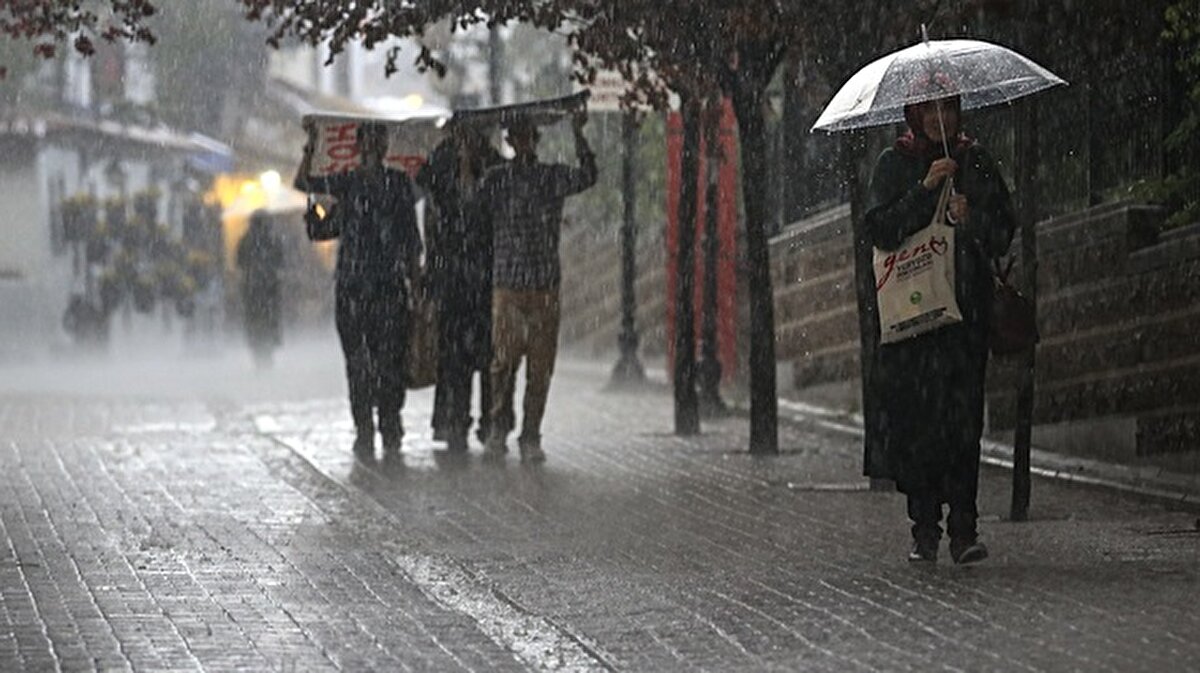 Marmara<br>Bölge genelinde hava parçalı ve çok bulutlu olacak. İstanbul, Bursa, Sakarya, Yalova ve Bilecik çevrelerinde sağanak bekleniyor.<br><br>Yağışların Bursa ve Yalova’nın doğusunda yer yer kuvvetli olması bekleniyor.<br><br>Rüzgar, bölgenin güneyinde güneybatı yönlerden kuvvetli esecek.<br><br>İstanbul 19°C, Bursa 22°C, Çanakkale 20°C, Kırklareli 19°C