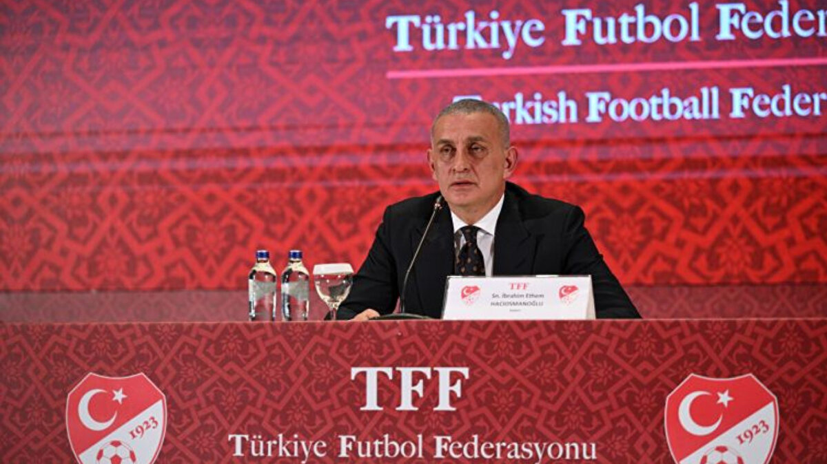 Türkiye Futbol Federasyonu (TFF) bahis soruşturması kapsamında bahis oynayan hakemleri resmi sitesinden duyurdu.<br>Türkiye Futbol Federasyonu (TFF) Başkanı İbrahim Hacıosmanoğlu, Riva’daki Hasan Doğan Milli Takımlar Kamp ve Eğitim Tesisleri’nde yaptığı açıklamada, profesyonel liglerde görev yapan 571 hakemden 371’inin bahis hesabı bulunduğunu, 152’sinin ise aktif olarak bahis oynadığının belirlendiğini açıklamıştı.