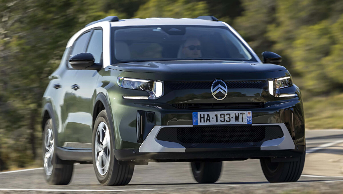 4. Citroën C3 Aircross Hybrid (Geniş İç Mekan)<br>Stellantis altyapısını kullanan C3 Aircross, 4,39 metrelik uzunluğuyla C sınıfına yaklaşıyor. Mayıs ayında Türkiye'ye giren model, benzer altyapıdaki rakiplerine göre rekabetçi fiyatıyla öne çıkıyor.<br><br>Fiyat: 1.798.000 TL