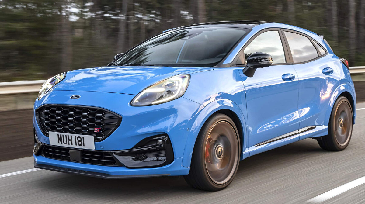 6. Ford Puma (Şehir İçi Kıvraklığı)<br>Romanya'dan ithal edilen B-SUV modeli Puma, 1.0 litrelik motoruyla 125 beygir güç sunuyor. Şehir içi kıvraklığı ve ekonomik sürüşü hedefleyen modelin ortalama tüketimi 5,7 lt/100 km.<br><br>Fiyat: 1.839.800 TL (Otomatik baz alındı)