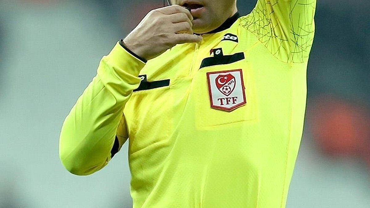 Türkiye Futbol Federasyonu (TFF), Süper Lig’de görev yapan 152 hakemin bahis oynadığını açıkladı. Skandalda adı geçen hakemler arasında üst klasman hakemlerinin de bulunması dikkat çekti. En çok konuşulan isim Zorbay Küçük olurken, bahis oynanan maçların listesi de kamuoyuna yansıdı.