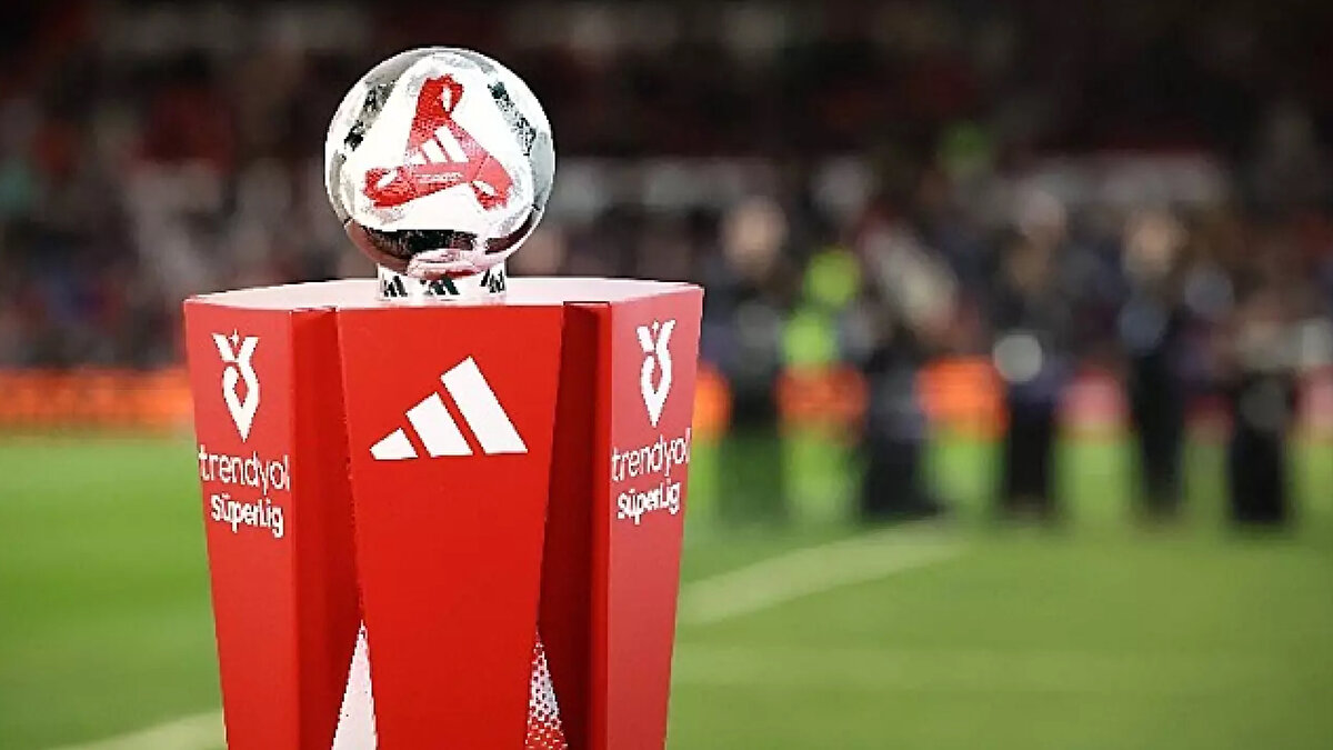 Trendyol Süper Lig'de 10. haftayı geride bıraktık. Zirve yarışında hata yapmayan Galatasaray, Trabzonspor ve Fenerbahçe haftayı 3 puanla kapattı.