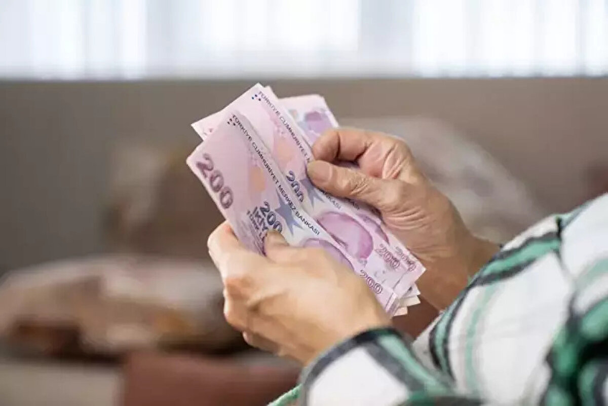 Akbank: 35.000 TL (6 ay vadeli) kredi ve 25.000 TL (3 ay vadeli) taksitli avans ile toplam 60.000 TL sunuyor.