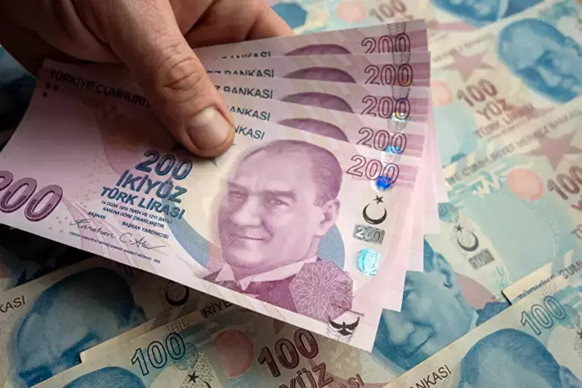 Türk bankacılık sektörü, 2025 yılının son çeyreğinde tarihinin en yoğun rekabet dönemlerinden birini yaşıyor. Artan nakit ihtiyacına çözüm arayan vatandaşlar için bankalar, "yeni müşterilere özel" sıfır faizli kredi ve taksitli nakit avans kampanyalarında adeta yarışa girdi. Ekim 2025 itibarıyla, bu kampanyalarda sunulan toplam tutar 90.000 TL seviyesine kadar çıktı.