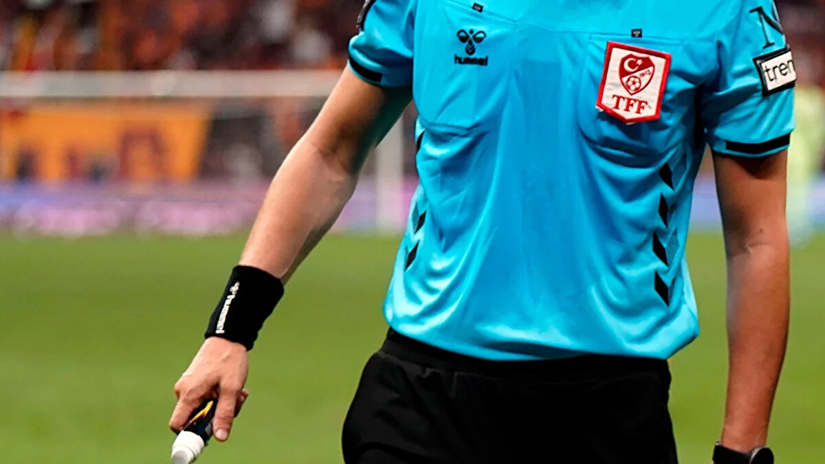 TFF 1. Lig ve 2. Lig'den hakemlerle Süper Lig desteklenecek. TFF yönetimi bu noktada kulüplerden de destek bekleyerek, "Genç hakemler hatalar yapabilir. Bize destek olun" mesajı verdi.